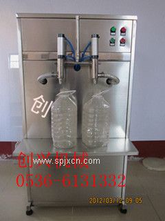 植物油調(diào)和油半自動(dòng)灌裝機(jī)